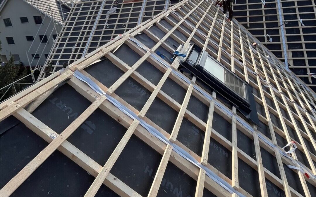 Aufrichten von neuem Dachstuhl in Wallbach